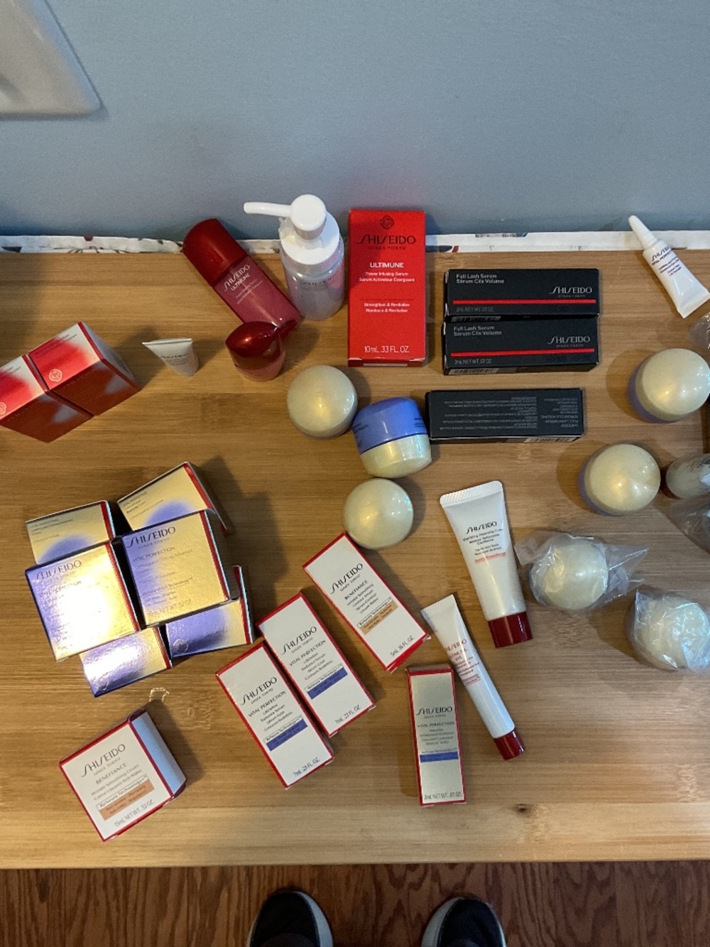 Shiseido deluxe size samples ~all brand new with baxes and/or seals in tacked - Picture 3 of 3